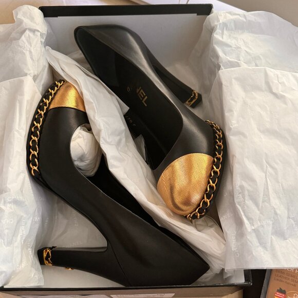 CHANEL CC Chain Link Cap Toe Heels NWT - Picture 1 of 6